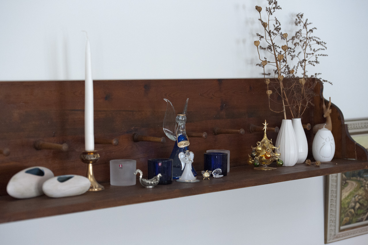 d700_iso6400_shelf.jpg - iso 6400 ilman k�sittelyj�