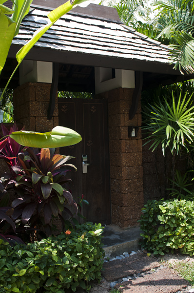 OurVillaGate_600px.jpg - Villan portti. Villa gate.