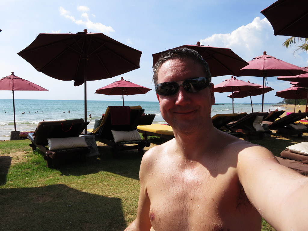 5.jpg - Perill� ja juuri yl�s Andamaanien merest�